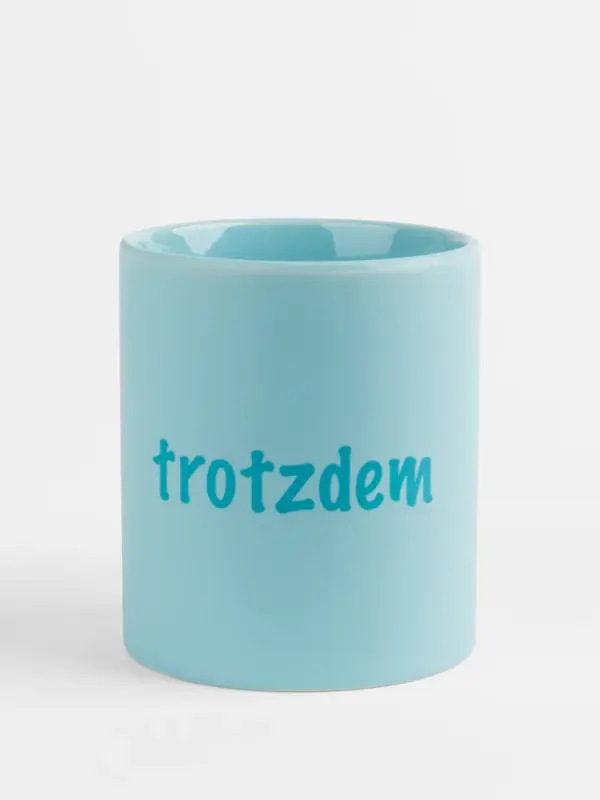 Blaue Keramiktasse – Trotzdem